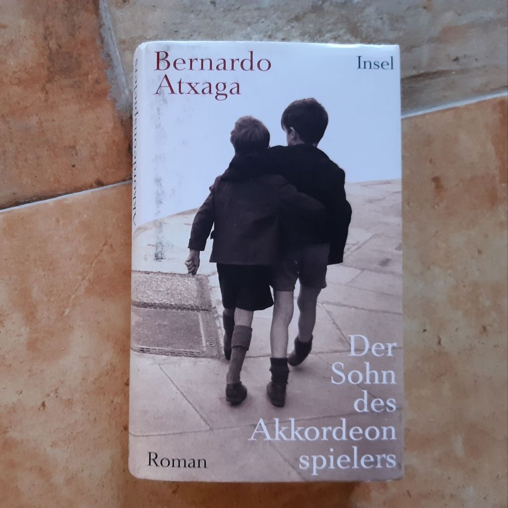 Freunde und Verrat – „Der Sohn des Akkordeonspielers“ von Bernardo&nbsp;Atxaga