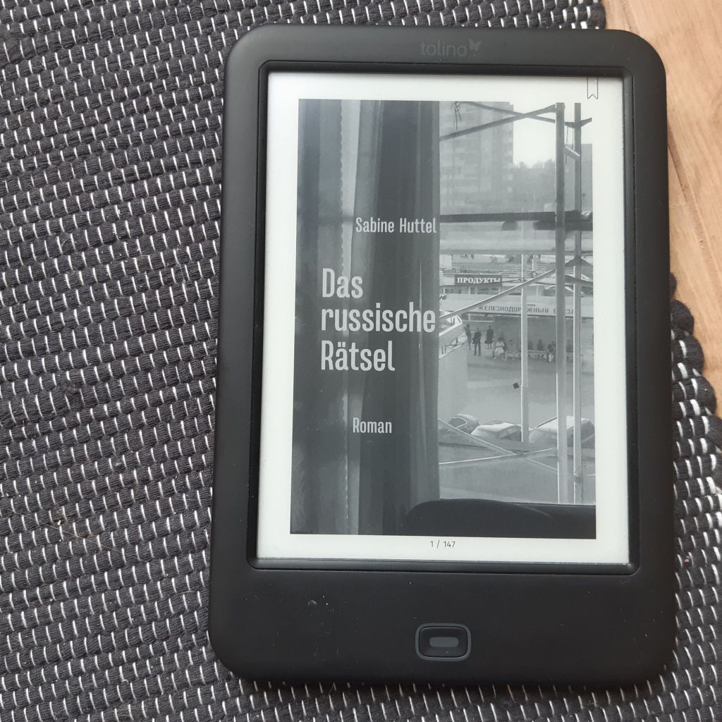 Auf der Suche nach verwischten Spuren – „Das russische Rätsel“ von Sabine&nbsp;Huttel