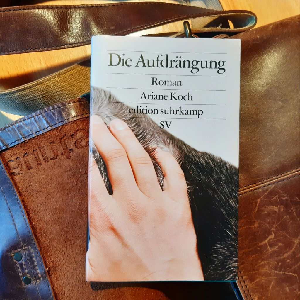 Der nebulöse Gast – „Die Aufdrängung“ von Ariane&nbsp;Koch