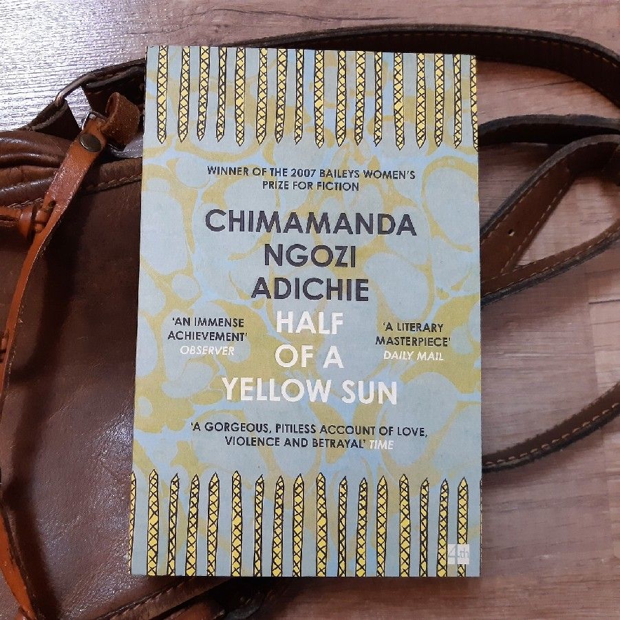 Große Visionen und humanitäre Katastrophe – „Half of a Yellow Sun“ von Chimamanda Ngozi&nbsp;Adichie