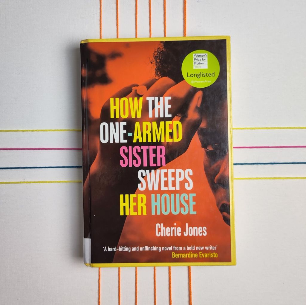 Brutales Paradies – „How the One-Armed Sister Sweeps Her House“ von Cherie&nbsp;Jones